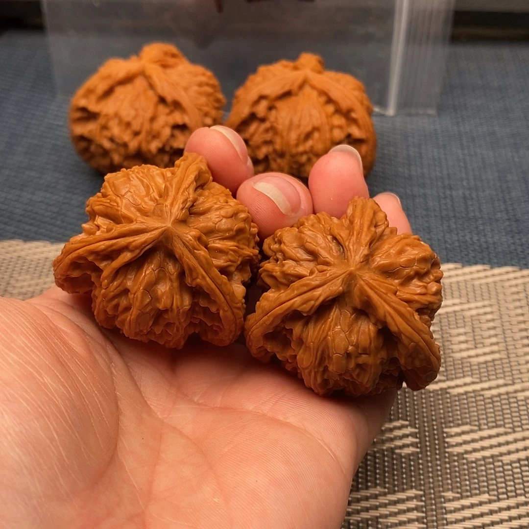 x***l文玩核桃吊坠三棱