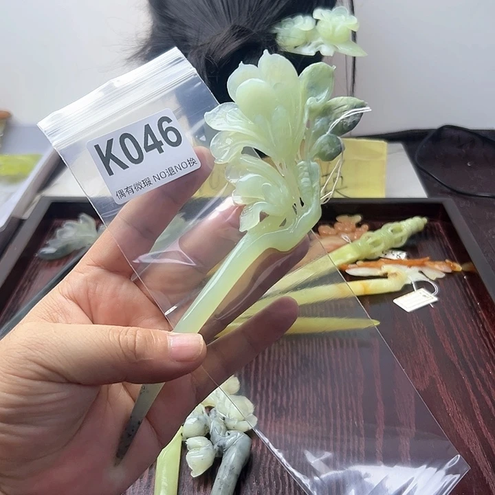 蛇纹石玉发饰合金昌*