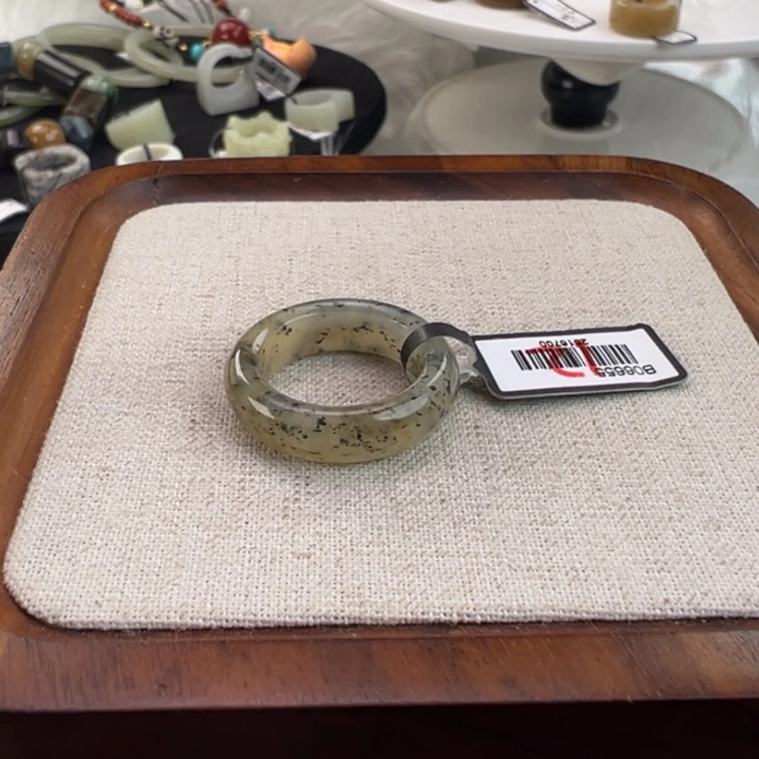 和田玉未镶嵌戒指w84楼兰轮胎19.1不退换