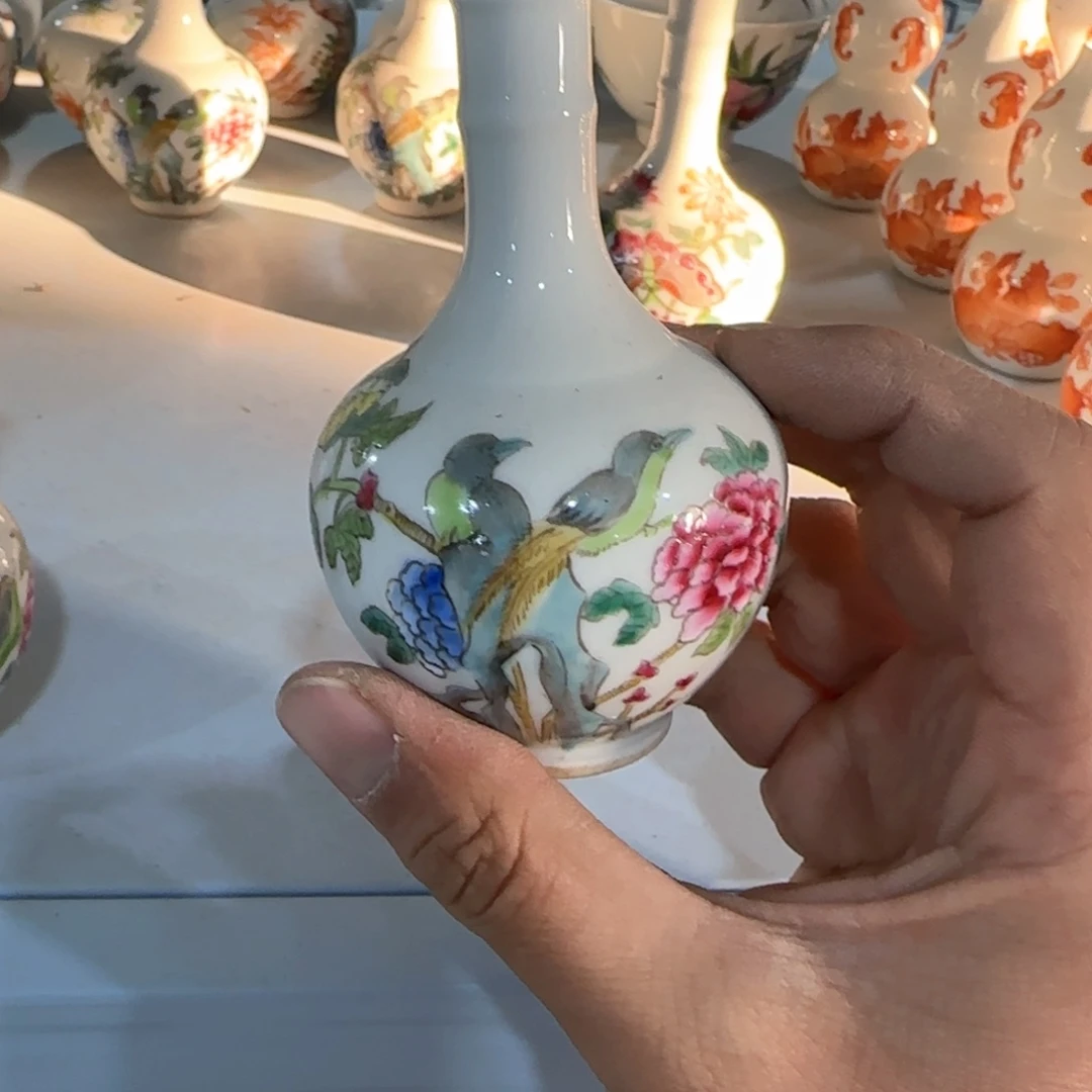 瓷片瓷器上还写满红花绿丝