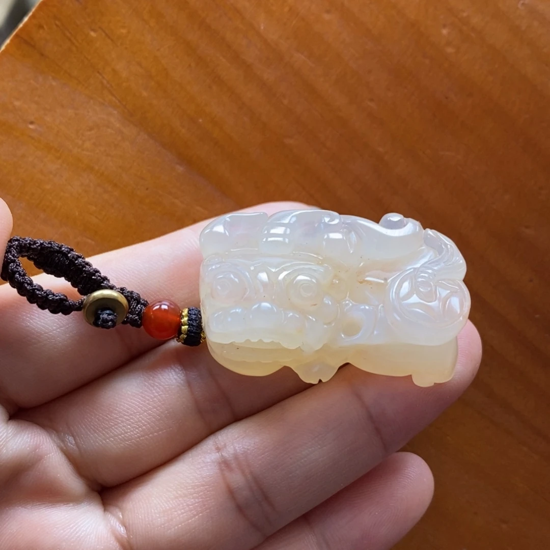 石英质玉（黄龙玉）未镶嵌颈饰