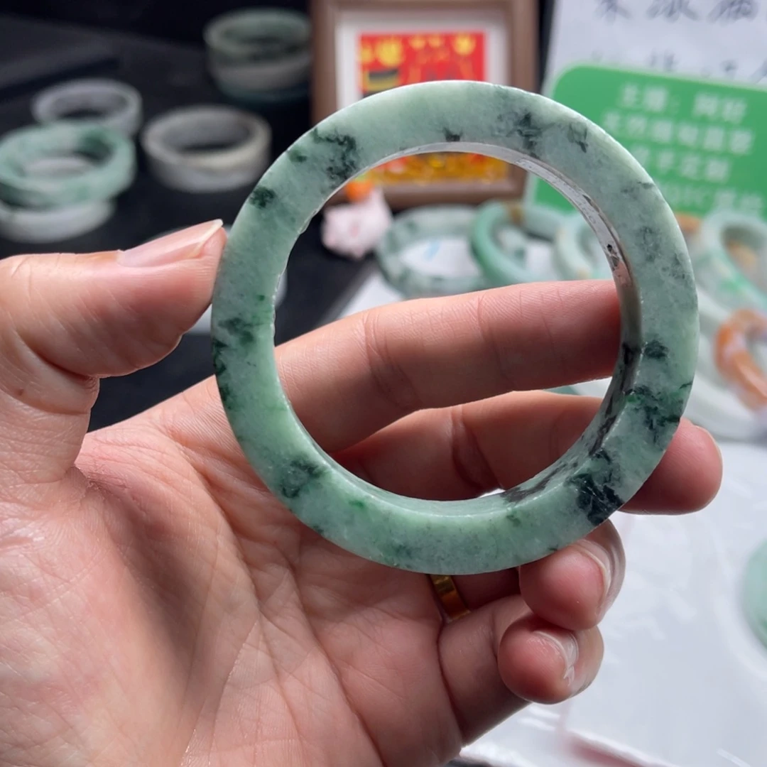 定制翡翠未镶嵌手镯