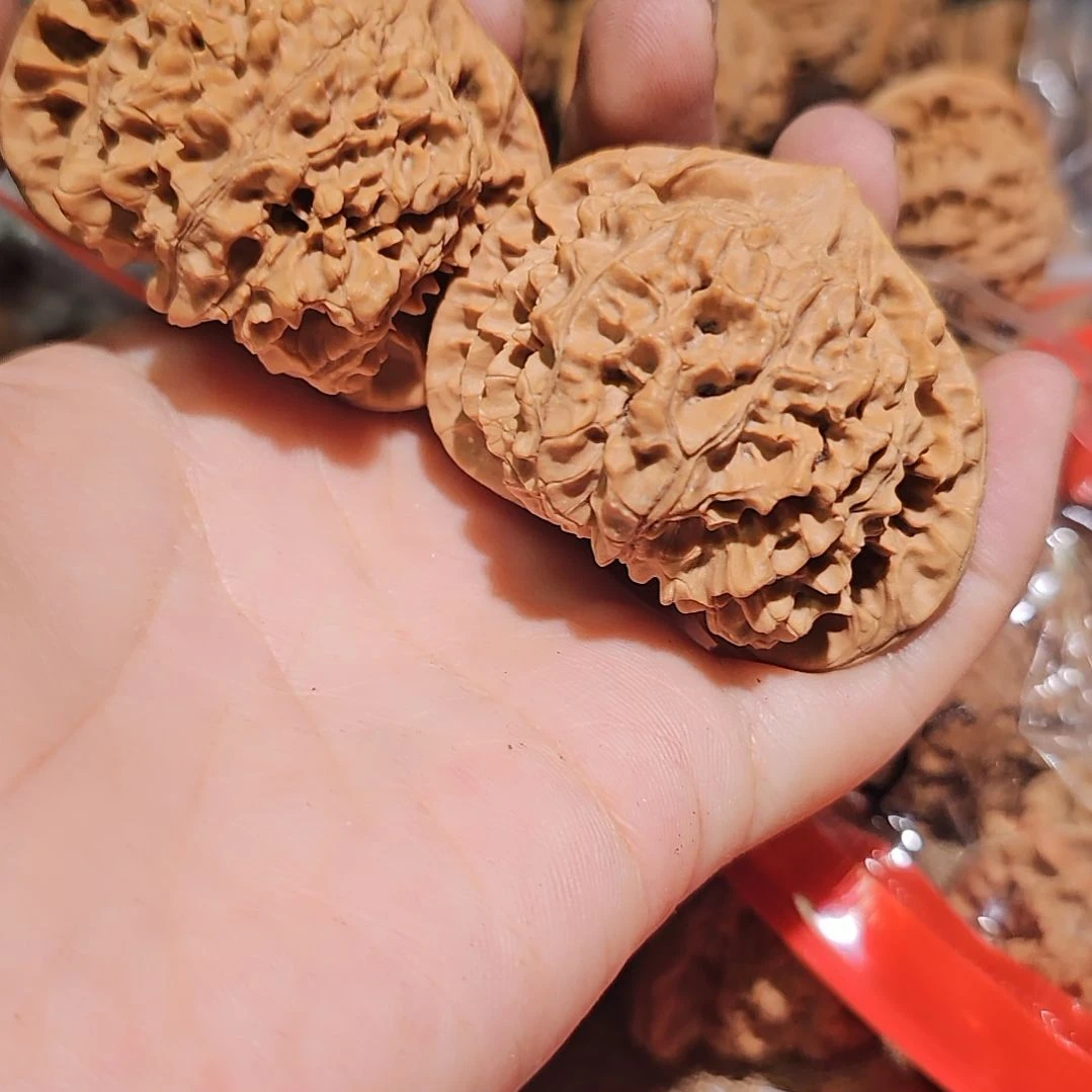 ໑***钱文玩核桃吊坠51龙鼎管帽