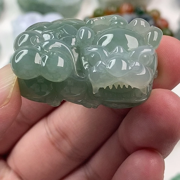 翡翠未镶嵌颈饰貔貅