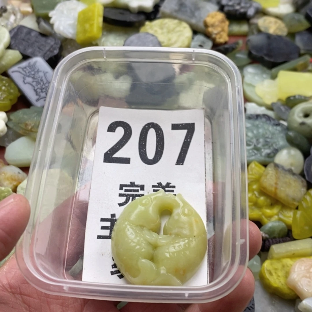 蛇纹石玉未镶嵌挂坠