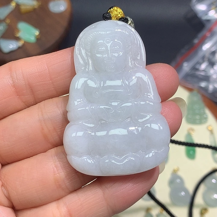 翡翠未镶嵌颈饰观音
