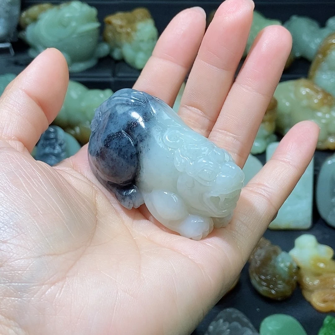 和田玉未镶嵌颈饰透****光