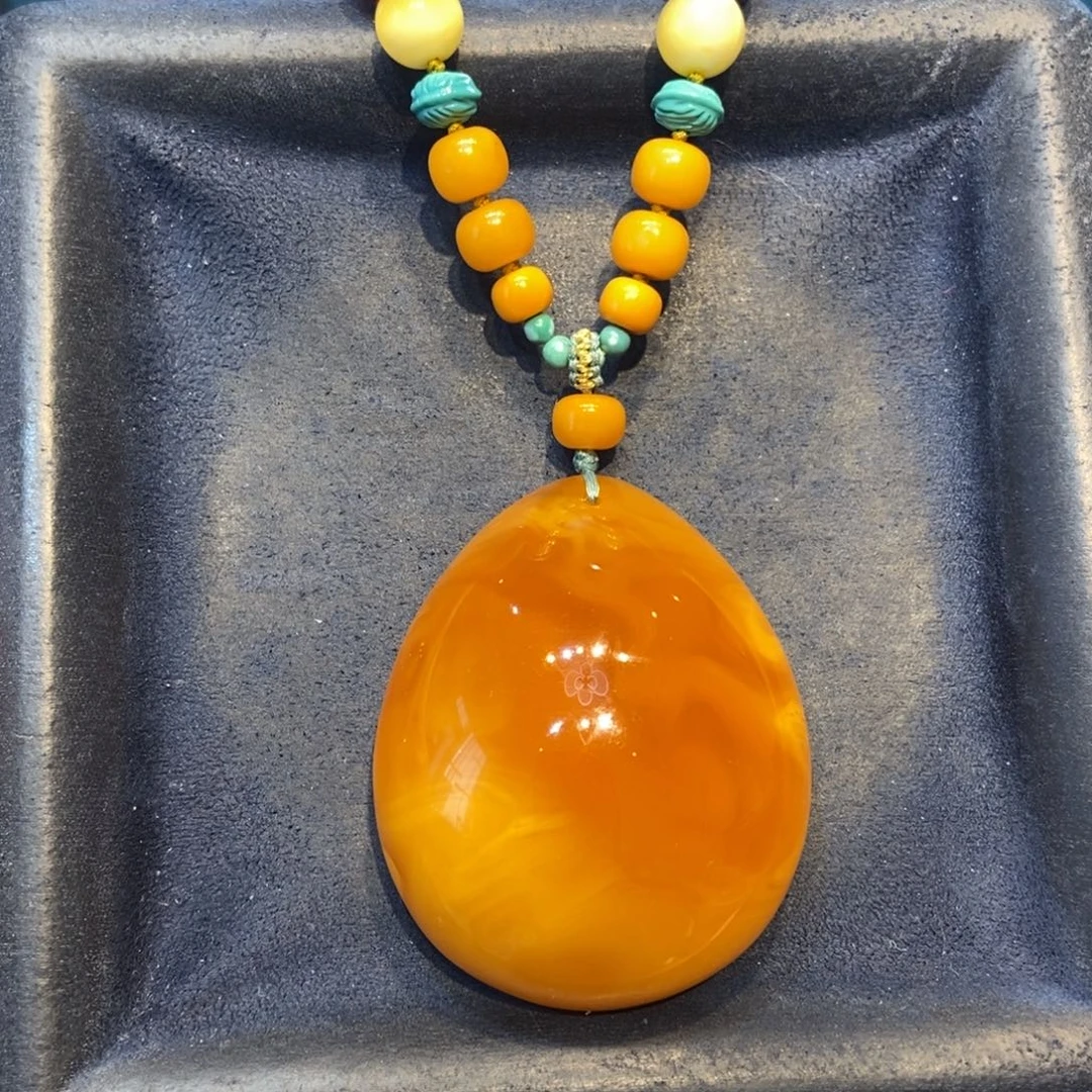 琥珀未镶嵌颈饰蜜蜡