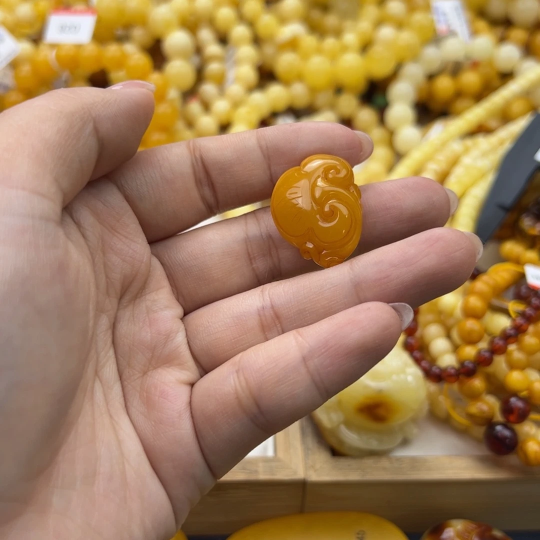 琥珀珠宝奇石未镶嵌