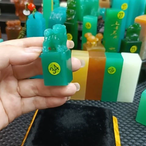 寿山石印石古兽纽微瑕疵