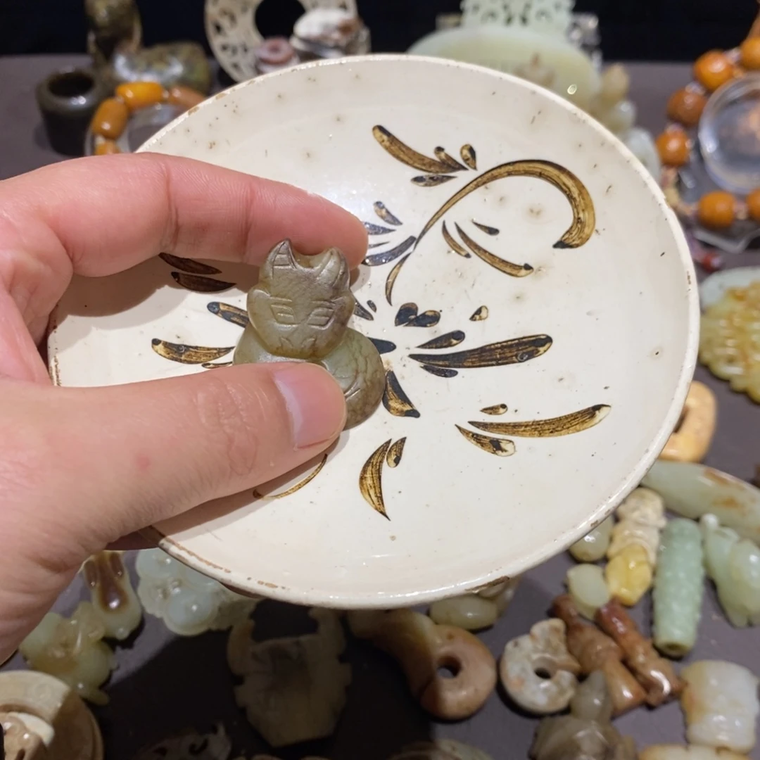 爱***玉瓷片白底印花好物推荐