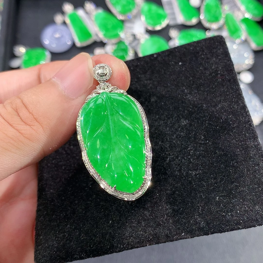 翡翠18K金镶嵌颈饰