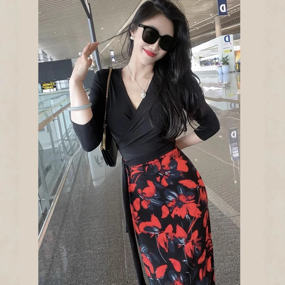 红花黑底拼接修身显瘦气质长袖连衣裙裙子时尚五一旅游出街衣服