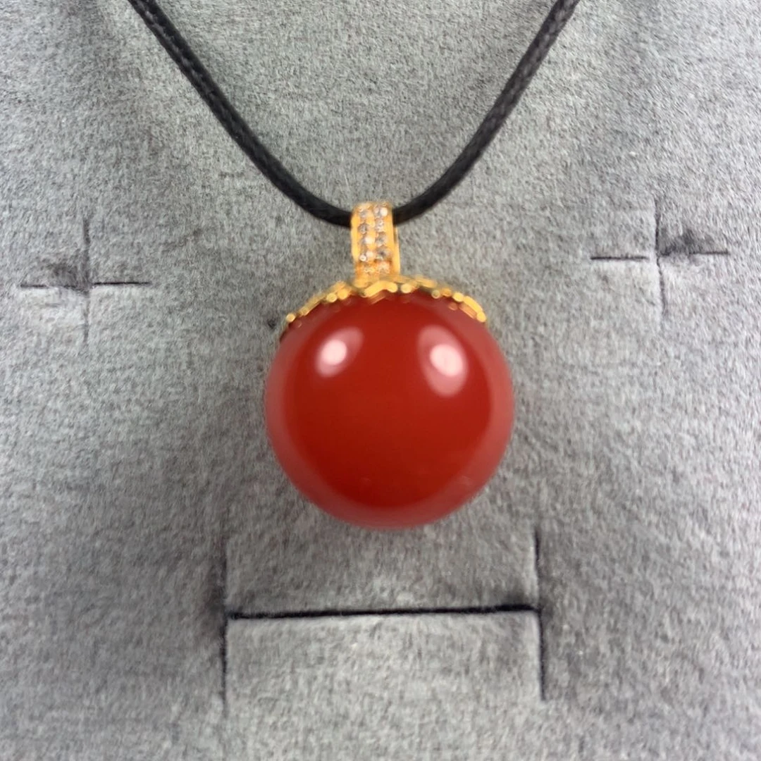 18K金镶嵌吊坠南红玛瑙
