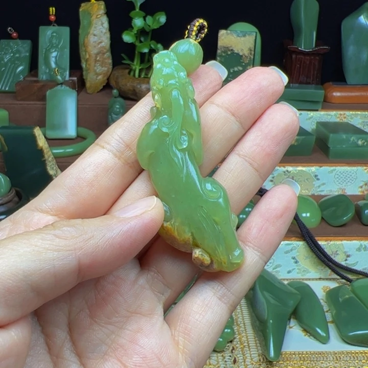 幸***人岫岩河磨玉（透闪石质玉）未镶嵌吊坠(不含链)