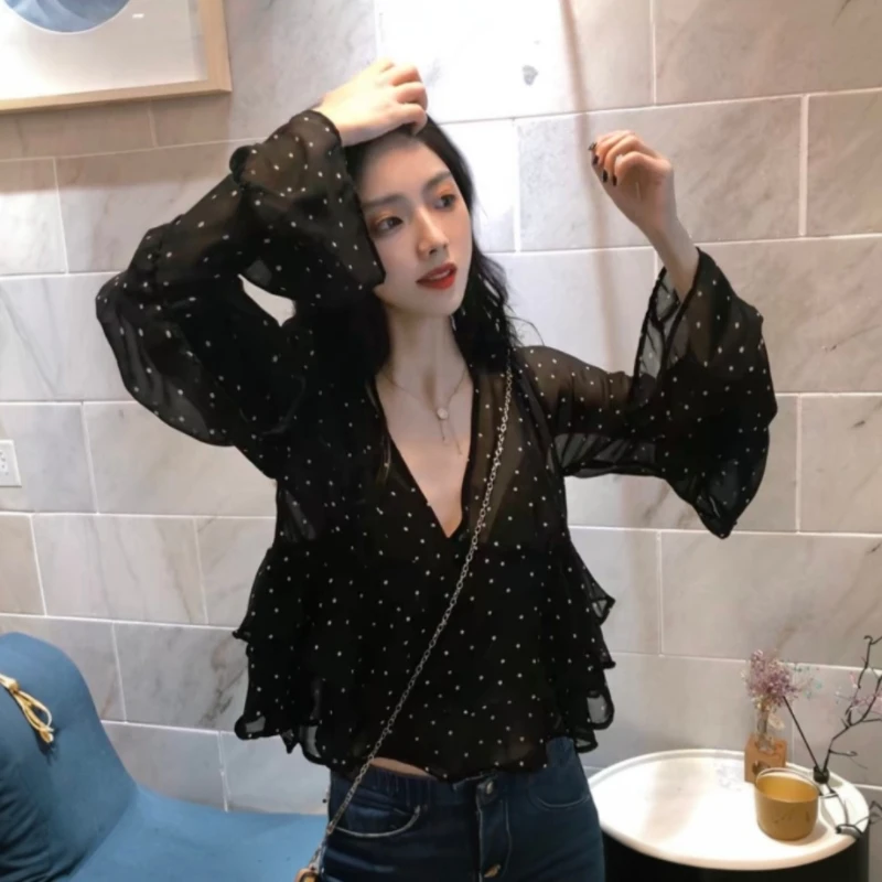 夏季雪纺上衣女装防晒漂亮小衫短款波点显瘦衬衫喇叭长袖罩衫衬衣