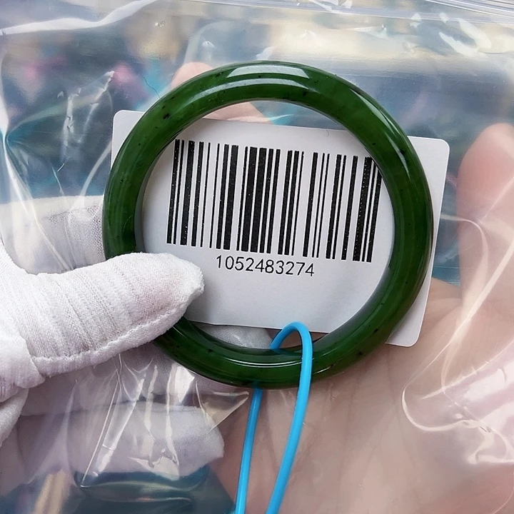 和田玉未镶嵌手镯微瑕59