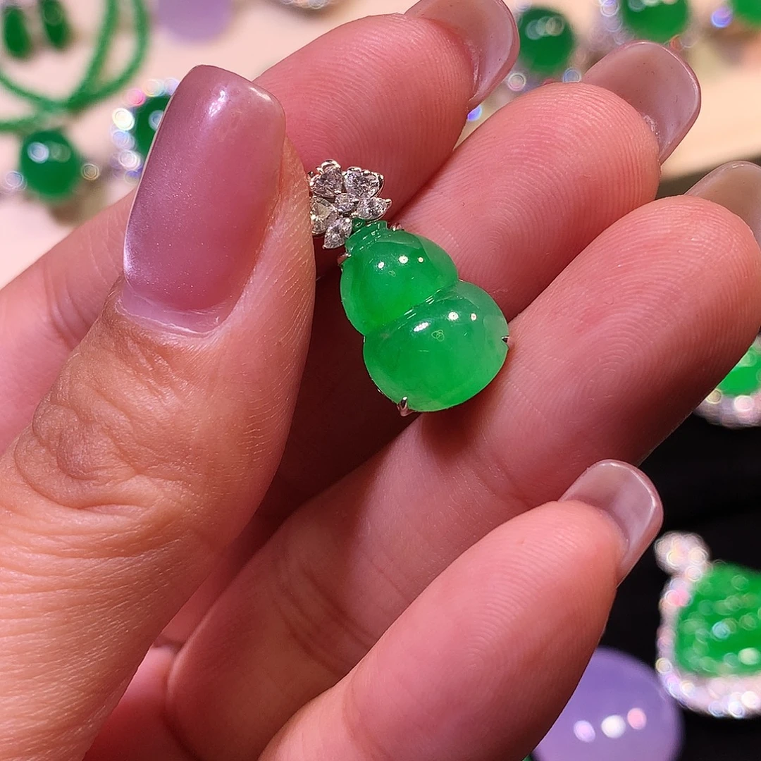 翡翠18K金镶嵌颈饰