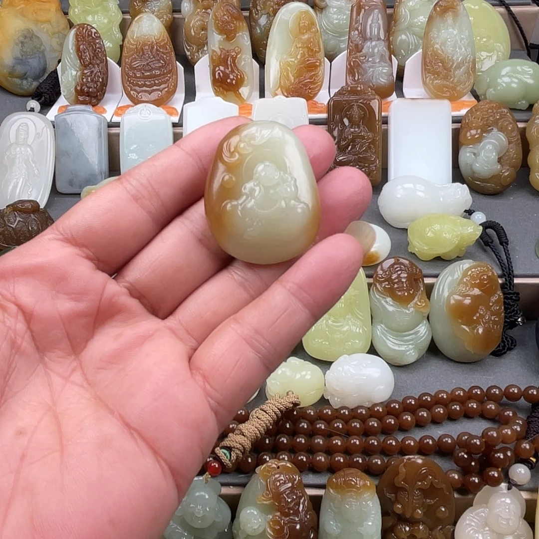 卧***雏颈饰未镶嵌和田玉