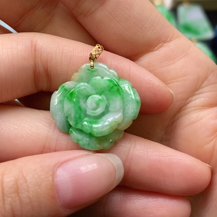翡翠颈饰未镶嵌吊坠