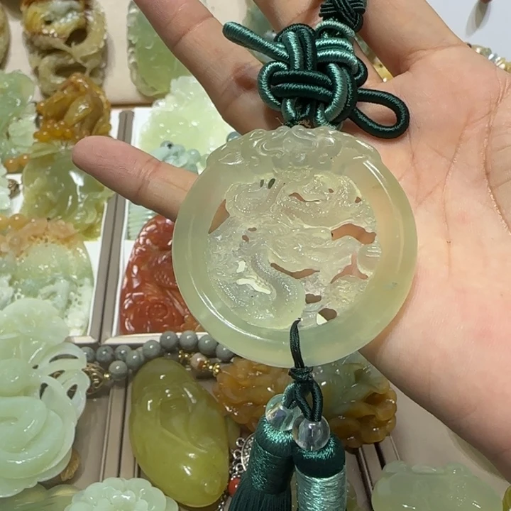 蛇纹石玉吊坠未镶嵌