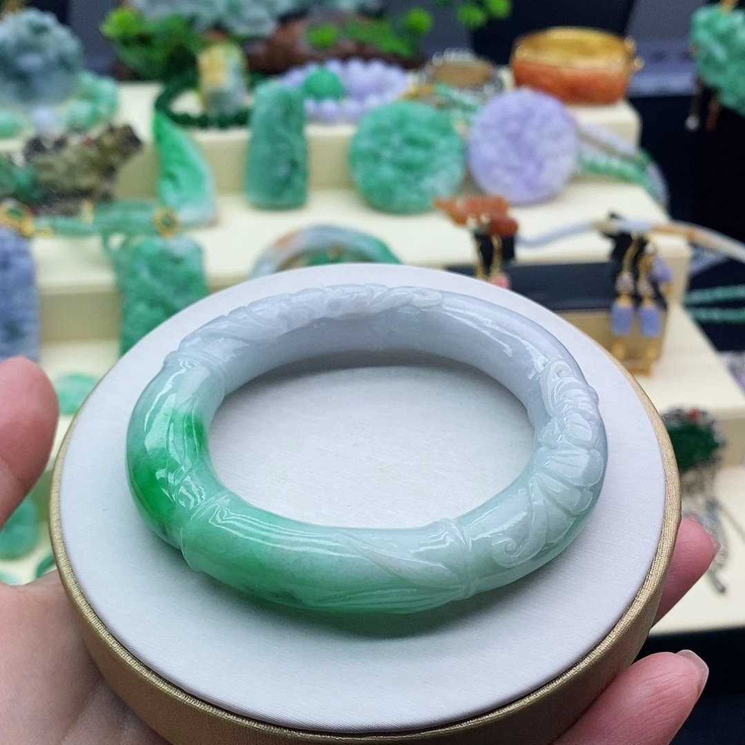 翡翠手镯未镶嵌手镯