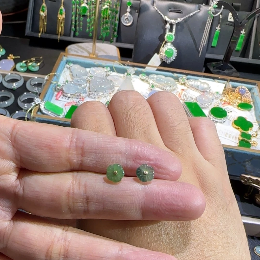 翡翠18K金镶嵌颈饰耳钉