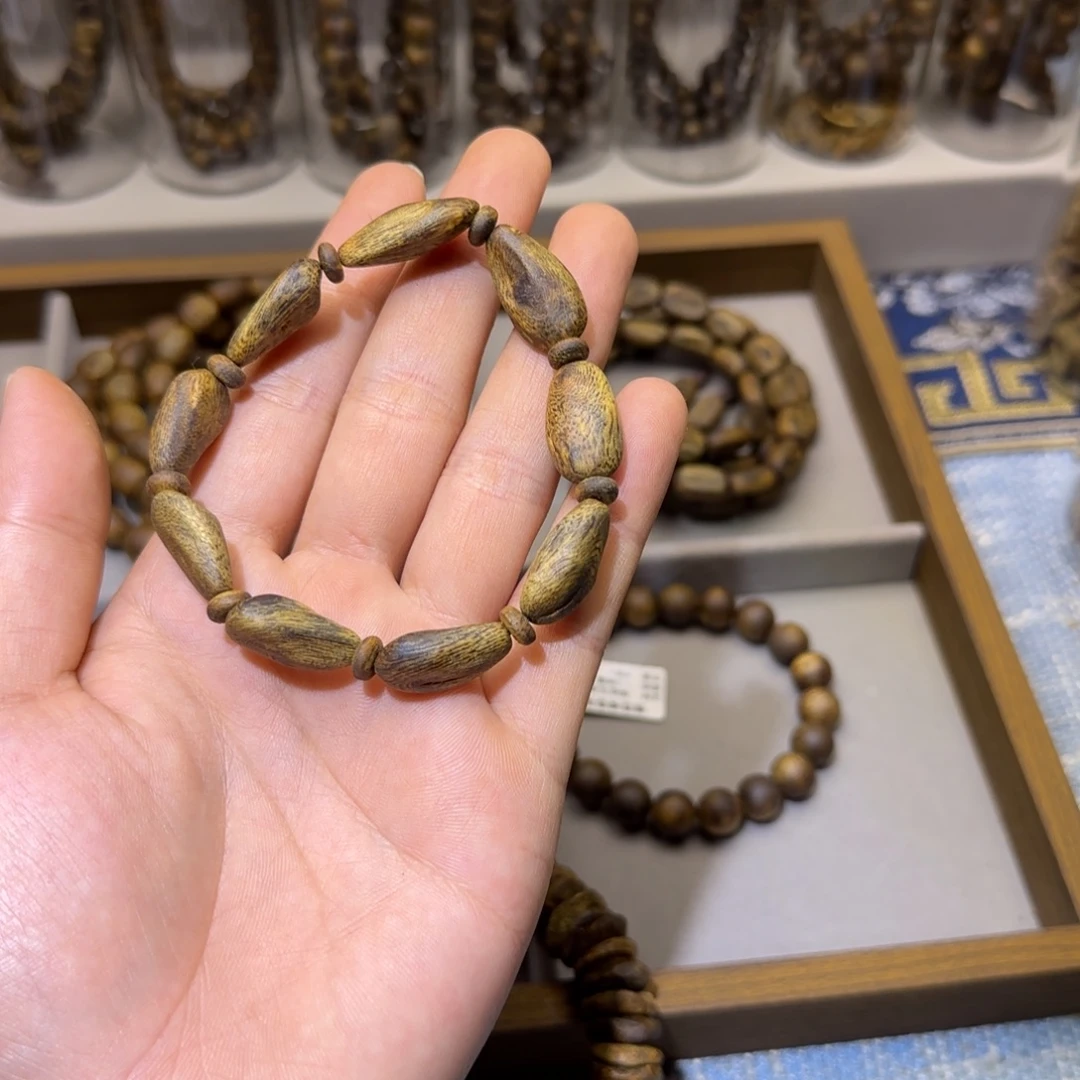 黄***弌沉香香囊沉香海南乌身白棋沉水树丁1.1单圈9.8+