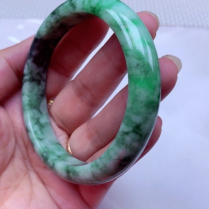 翡翠手镯未镶嵌翡翠