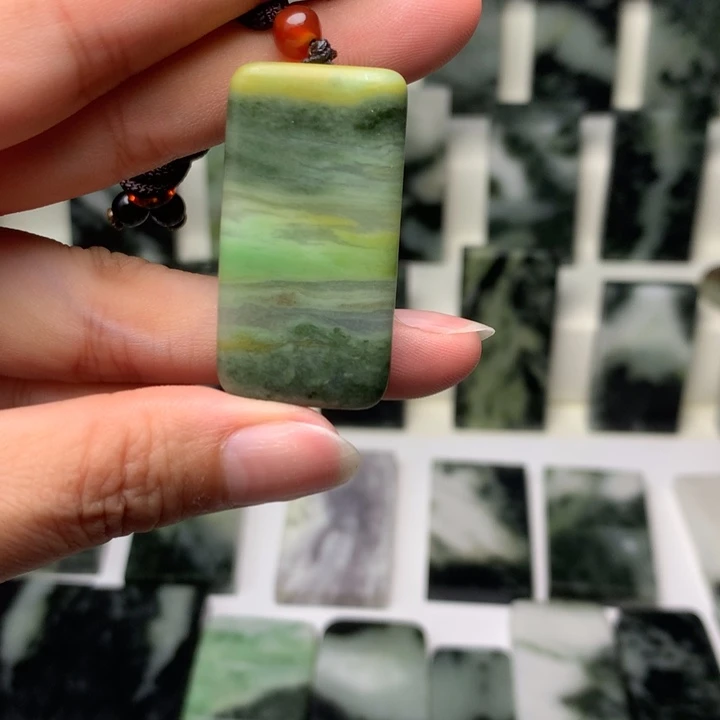 独山玉颈饰未镶嵌