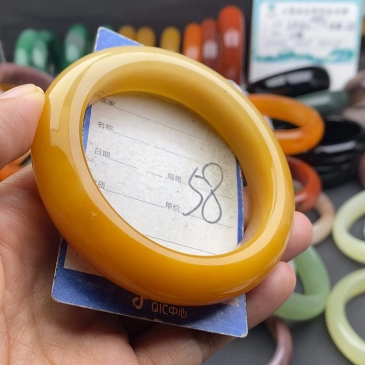 未镶嵌手镯石英质玉
