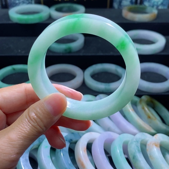 定制翡翠手镯未镶嵌静**心