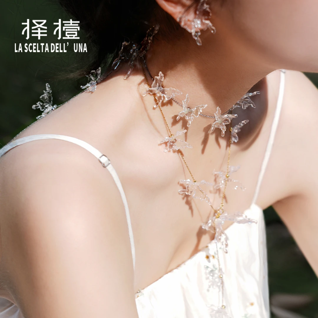 钛钢亚克力项链 择撎夸张项链高级感女轻奢原创蝴蝶结choker