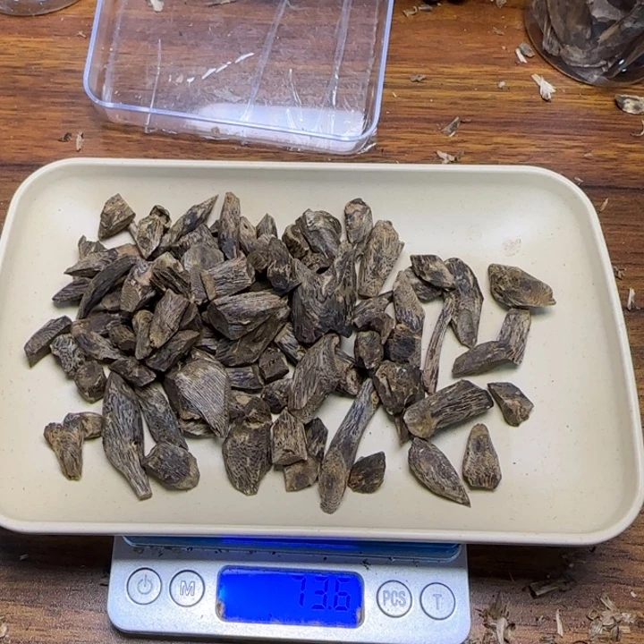 沉香沉香碎屑香料树丁沉水