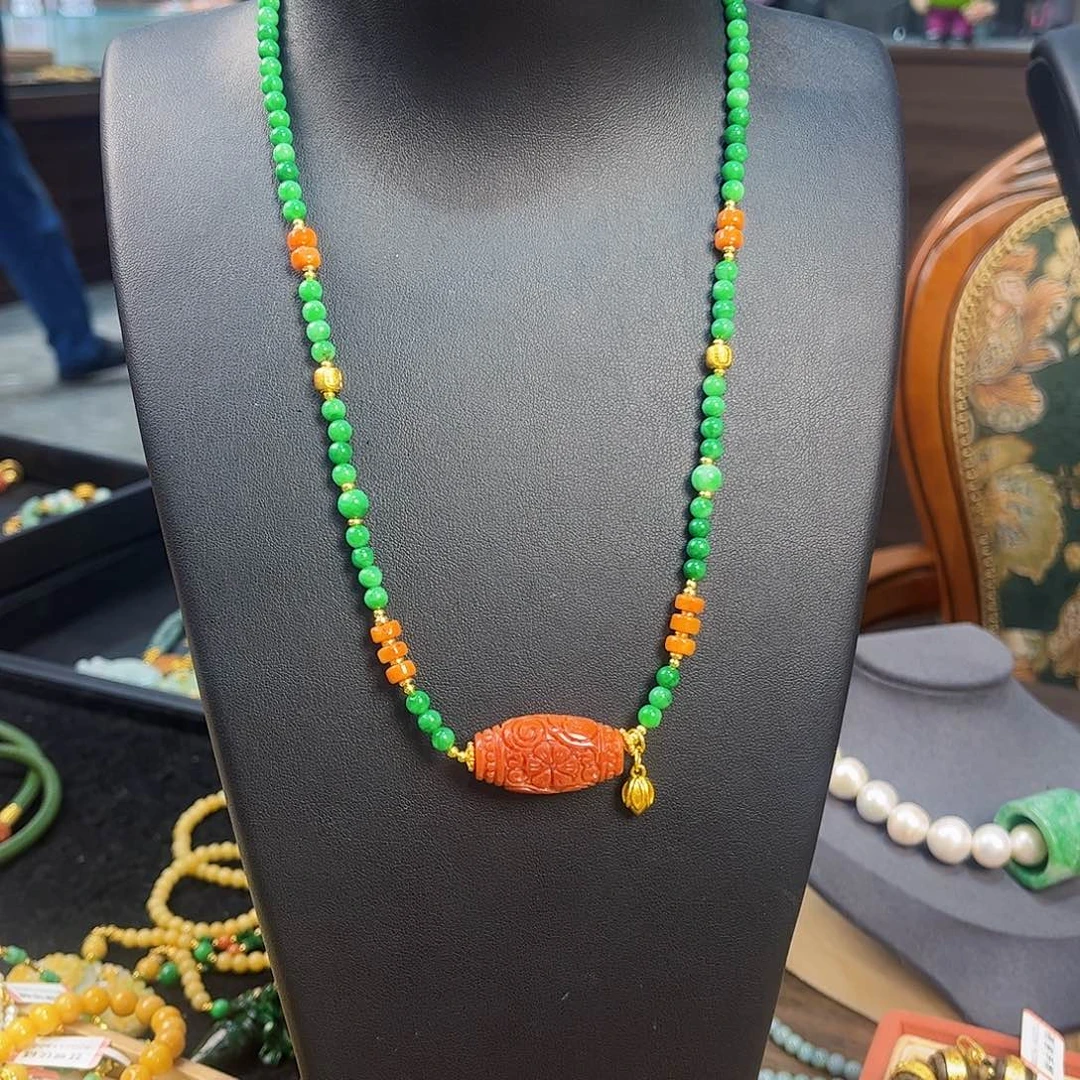 翡翠未镶嵌吊坠(赠链)福利