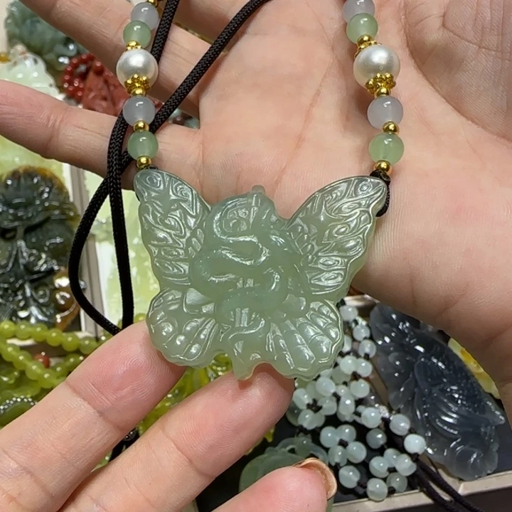 未镶嵌蛇纹石玉吊坠