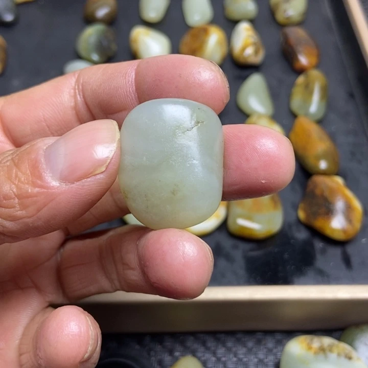 师***.和田玉（糖玉）未镶嵌珠宝奇石