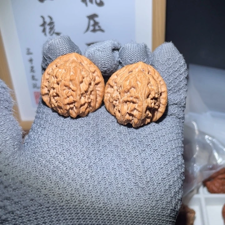 核桃文玩核桃三角白