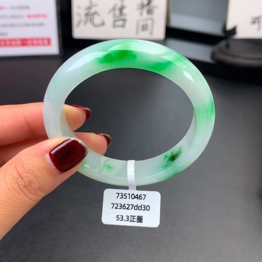 翡翠未镶嵌手镯种老肉细白底青【有纹捡漏】