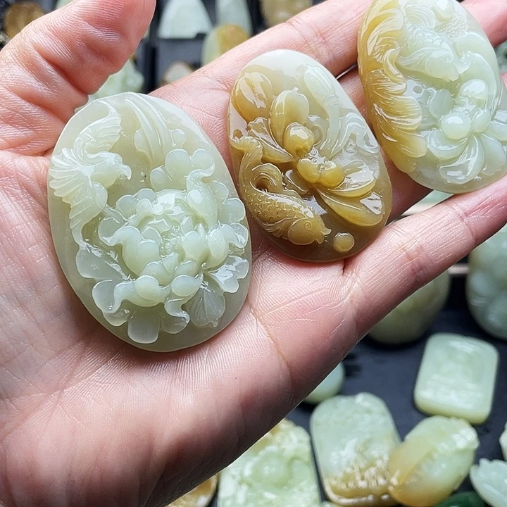 似***华和田玉（糖玉）未镶嵌挂件