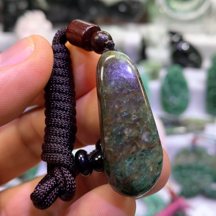 独山玉未镶嵌颈饰