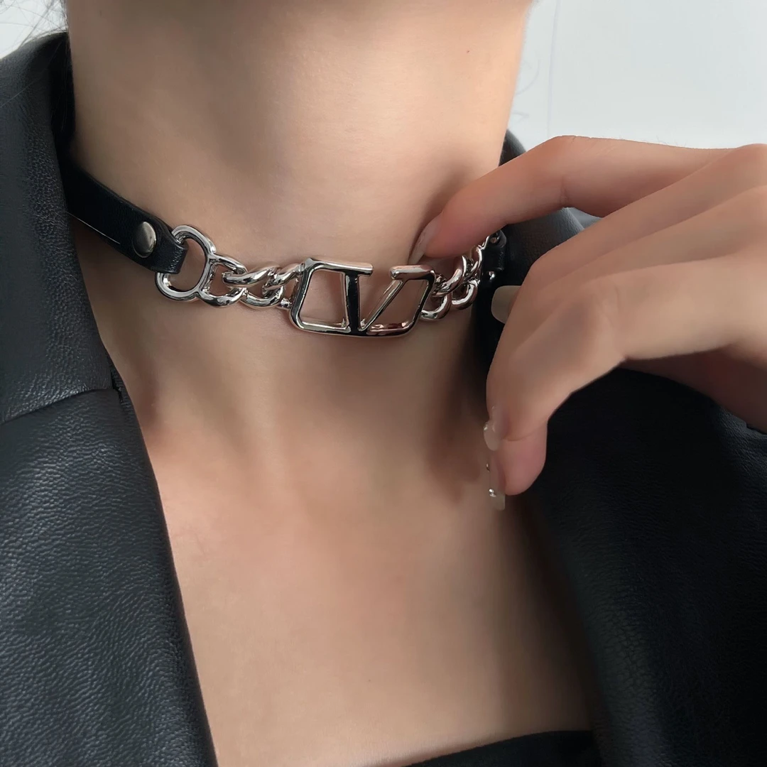 合金皮质项链 欧货爆款轻奢小众设计高级感锁骨链朋克风字母