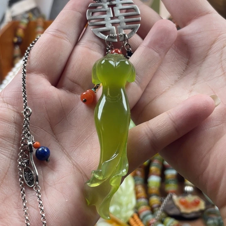 咱***妹蛇纹石玉未镶嵌吊坠