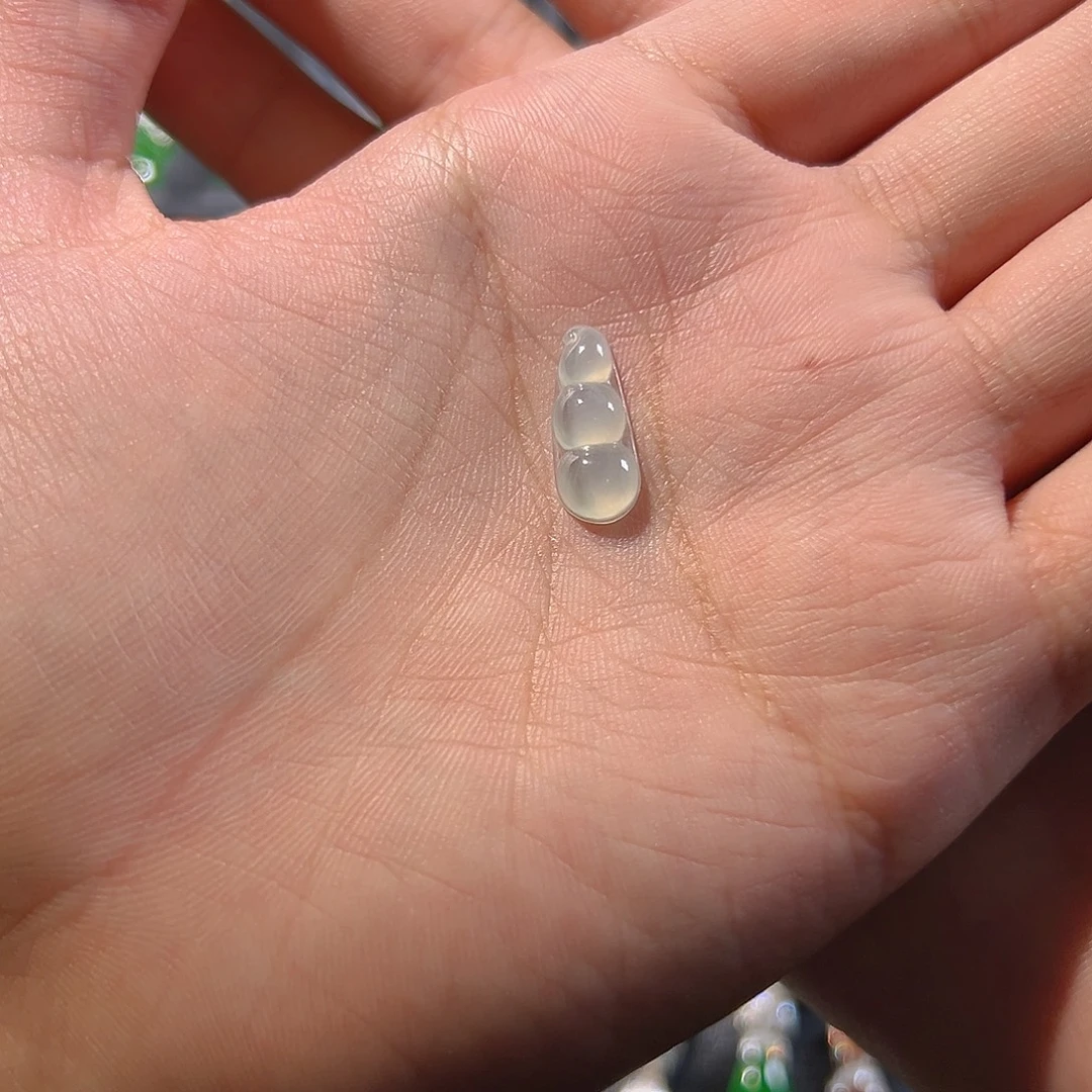 翡翠裸石天然的A货翡翠