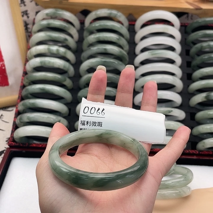 石英岩玉未镶嵌手镯