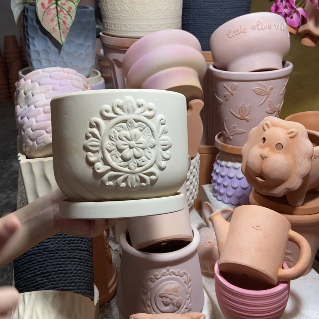 17×13白陶三脚雕花+托 粗陶1套