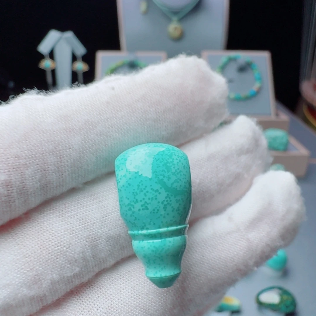 绿松石未镶嵌颈饰