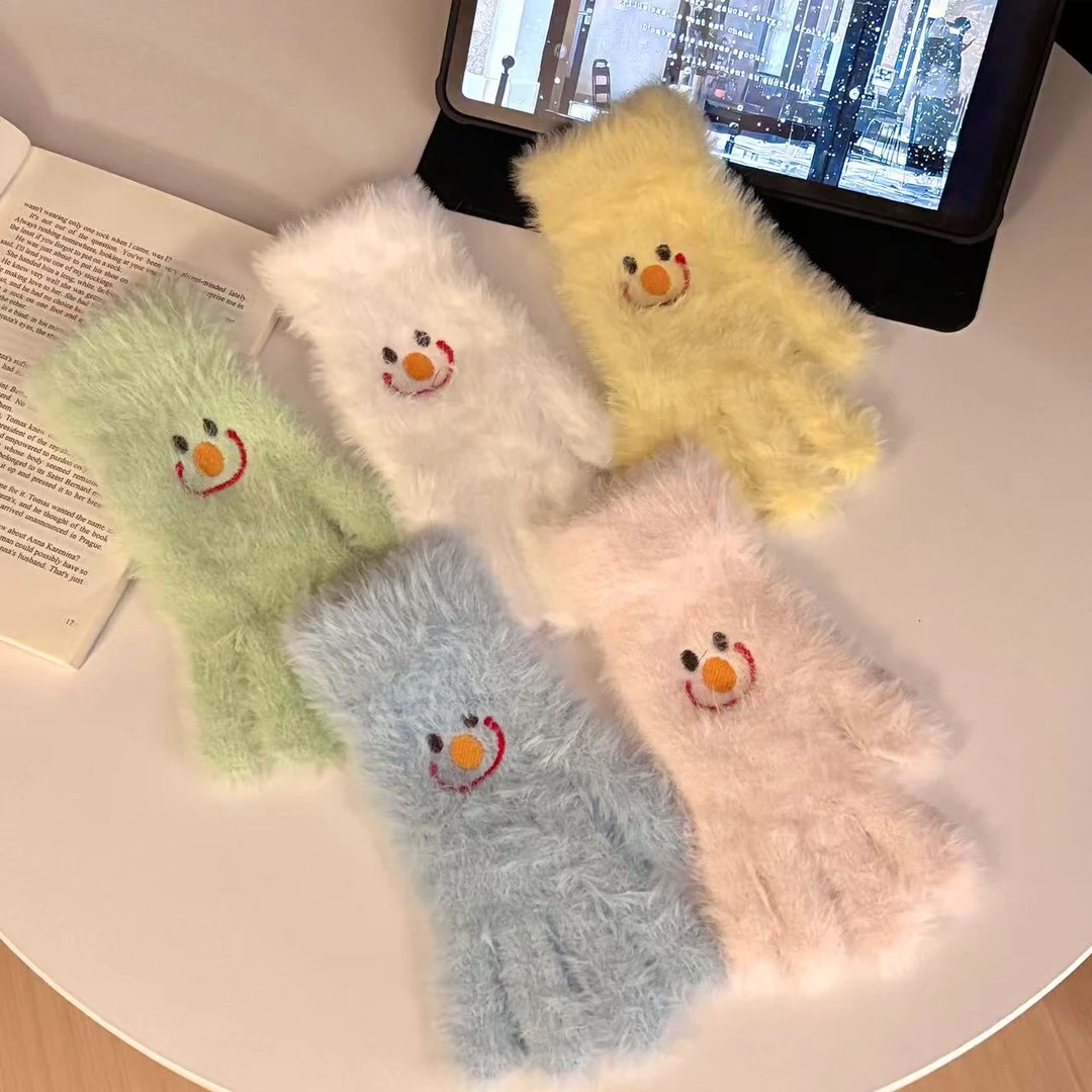 韩系可爱刺绣漏五指针织毛绒手套女冬季加绒保暖防寒分指毛茸茸