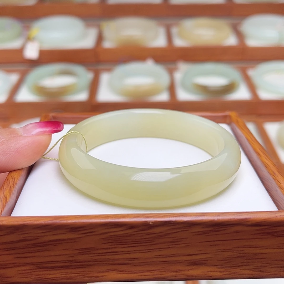 和田玉手镯未镶嵌54.6