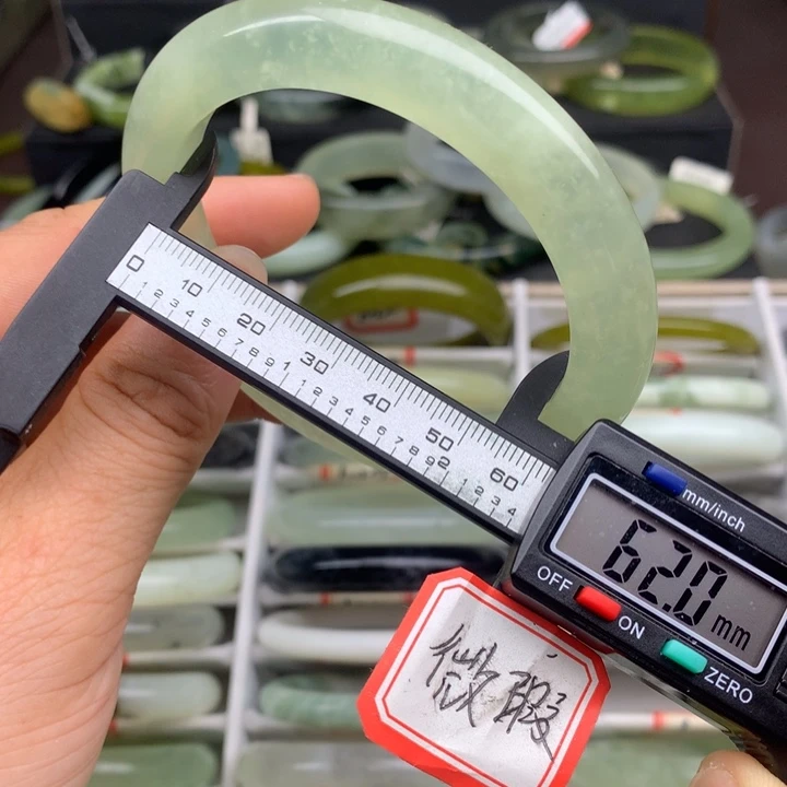 蛇纹石玉未镶嵌手镯1024